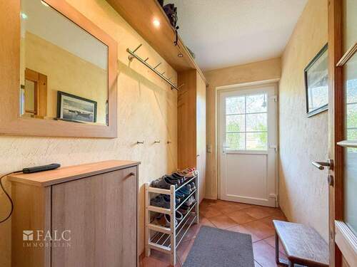 Eingang Hauptwohnung - 5 Zimmer Einfamilienhaus zum Kaufen in Dreschvitz