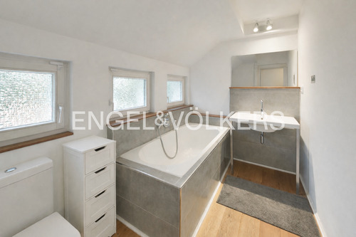 Modernes Wannenbad - 