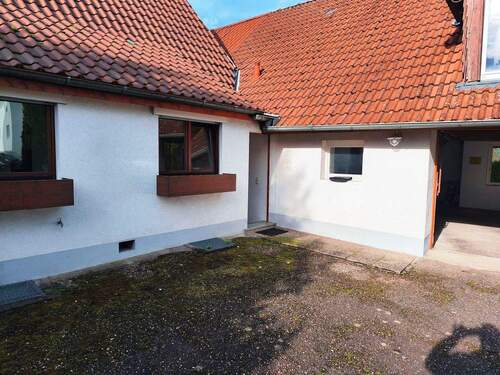 Außenansicht - 4 Zimmer Mehrfamilienhaus, Wohnhaus zur Miete in Remchingen