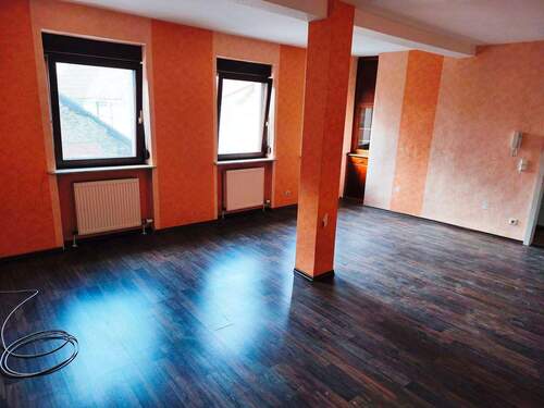 Wohnzimmer - Mehrfamilienhaus, Wohnhaus mit 107,00 m&sup2; in Remchingen zur Miete