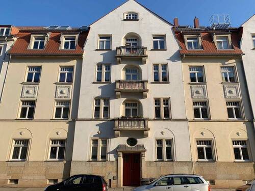 Ansicht Straßenseite - Ab Mitte August 2026: Gemütliche 3-Zimmer-Wohnung mit kleinem Balkon, Laminat und Bad mit Dusche
