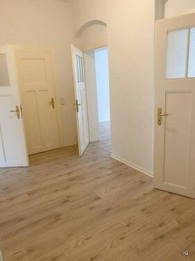 Flur (Beispielbild) - 3 Zimmer Etagenwohnung zur Miete in Dresden