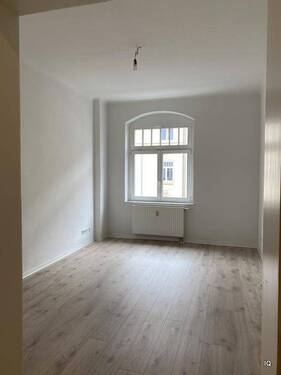 Wohnzimmer (Beispielbild) - 3 Zimmer Etagenwohnung in Dresden