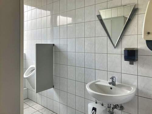 Herren-WC-Raum - 