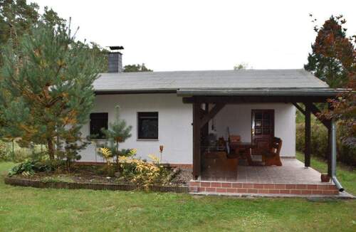 Vorderansicht, Terrasse und Eingangsbereich - 2 Zimmer Bungalow zum Kaufen in Wendisch Rietz