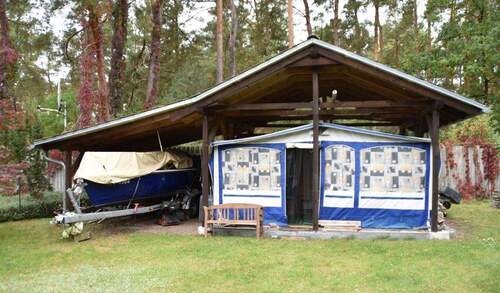 Boot und Zelt mit Wohnwagen unter dem Schleppdach - Bungalow mit 46,00 m² in Wendisch Rietz zum Kaufen
