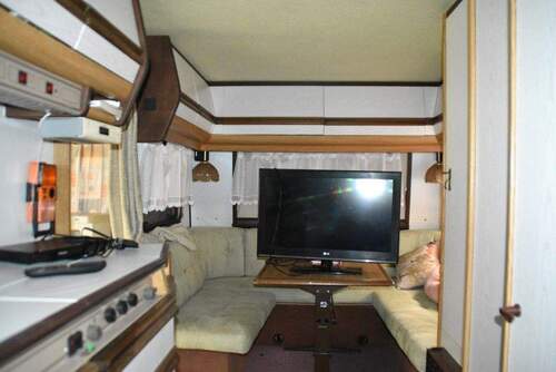 Wohnwagen innnen - Platz für Ihre Gäste - 