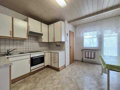 Küche mit Terrassenzugang - 2 Zimmer Etagenwohnung in Bönnigheim