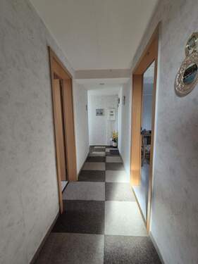 Flur im DG - Etagenwohnung mit 78,40 m&sup2; in Bönnigheim zum Kaufen