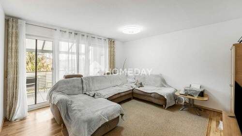 Wohnzimmer 1 - Komfortable 2-Zimmer-Wohnung mit Balkon, Tiefgaragenstellplatz und tollem Grundriss