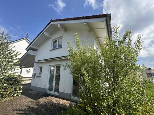 Frontansicht - 5 Zimmer Einfamilienhaus in Ransbach-Baumbach