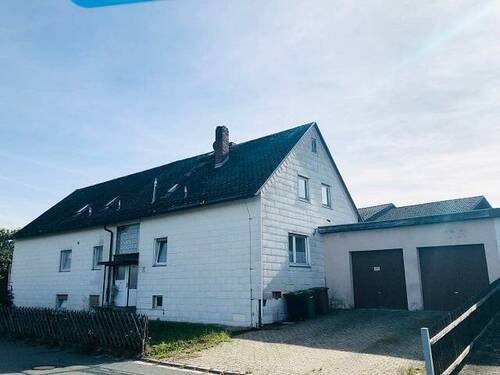 Front - **4-Familienhaus zu verkaufen: renovierungsbedürftig mit viel Entwicklungspotenzial**