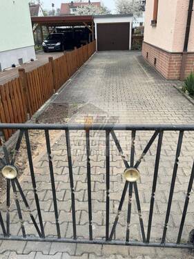 GS-Zufahrt - 4 Zimmer Doppelhaushälfte in Gera
