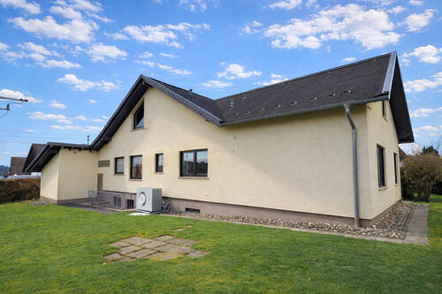 Rückansicht - 7 Zimmer Einfamilienhaus in Dreikirchen