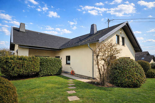 Seitenansicht - Einfamilienhaus mit 180,00 m&sup2; in Dreikirchen zum Kaufen