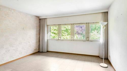 1. OG Schlafzimmer 1 1 - 