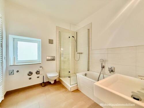 Das Bad ist ganz modern - 