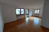 Wohnzimmer mit Zugang Balkon - 