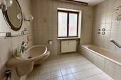 Bad mit Fenster - 