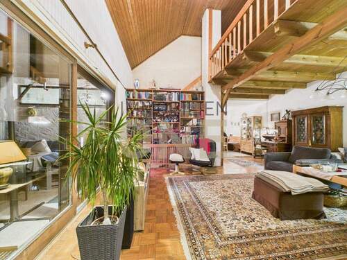 Bild 1 - Großzügiges Einfamilienhaus mit Charme, Potenzial und traumhaftem Garten