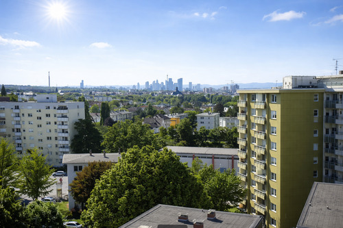 Skyline - Toplage Offenbach: Moderne 3-Zimmer-Wohnung mit Skylineblick, Balkon & Parkplatz