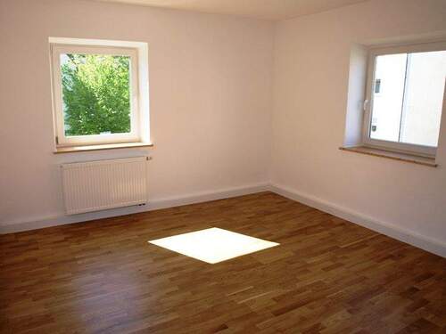 Wohnraum - WG-geeignet und ab sofort beziehbar!!! Renovierte 4-Zi.-Whg. in Landshut, Nähe FH!