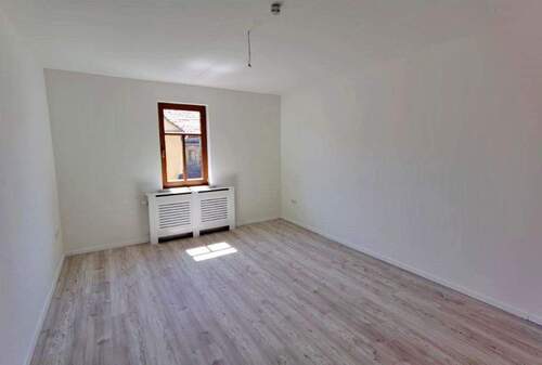 Schlafzimmer- - 4 Zimmer Etagenwohnung zur Miete in Hildburghausen