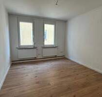 St. Peter ! 2-Zi.-Altbau-Whg., 40 m², Laminat, ohne Balkon, im 2.OG ohne Aufzug - Nürnberg Glockenhof