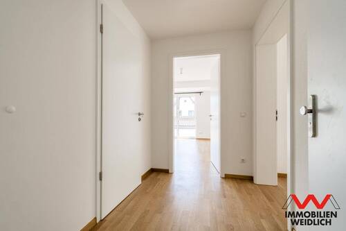Flur im Eingangsbereich - Etagenwohnung mit 101,10 m&sup2; in München zur Miete