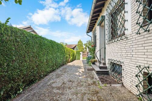 EIngang vor Garage.jpg - Mehrfamilienhaus, Wohnhaus mit 125,00 m² in Nideggen zum Kaufen