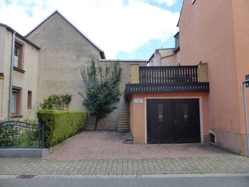 Ansicht Stellplatz & Garage - 5 Zimmer Einfamilienhaus zum Kaufen in Mügeln