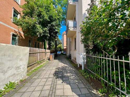Zugang Haus - Etagenwohnung mit 68,00 m² in Dresden zum Kaufen