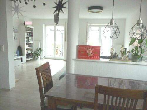 Bild 1 - ** Familienfreundliche Doppelhaushälfte mit Garten in ruhiger Lage in Schirmitz **