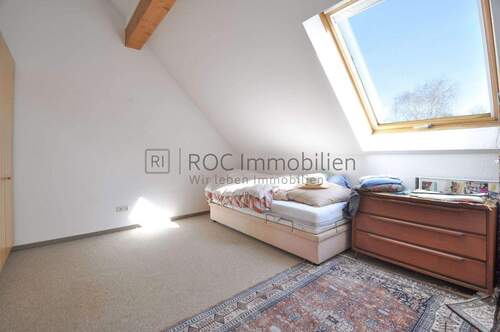 Großes Schlafzimmer I - 2 Zimmer Etagenwohnung in Berlin