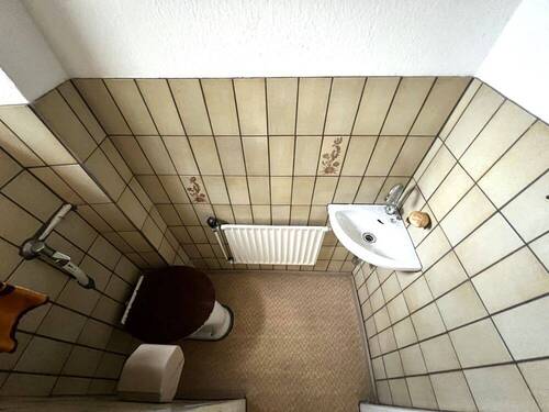 Gäste-WC EG linkes Haus - 