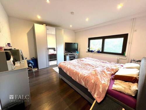 Schlafzimmer - Mehrfamilienhaus, Wohnhaus mit 178,90 m&sup2; in Dreieich zum Kaufen
