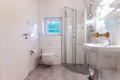 Badezimmer - 3 Zimmer Mehrfamilienhaus, Wohnhaus in Krems II