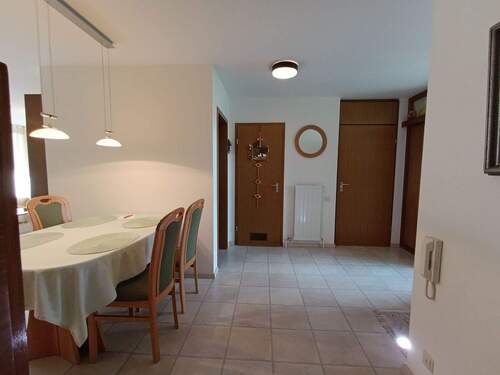 Blick z. Eingangsbereich - 