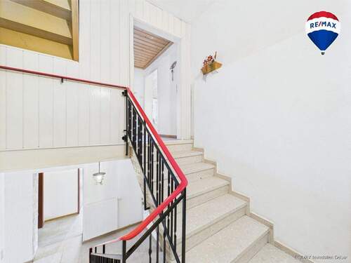 RE/MAX Immobilien DeLux Haus Merzig / Besseringen Flur 1. OG - 