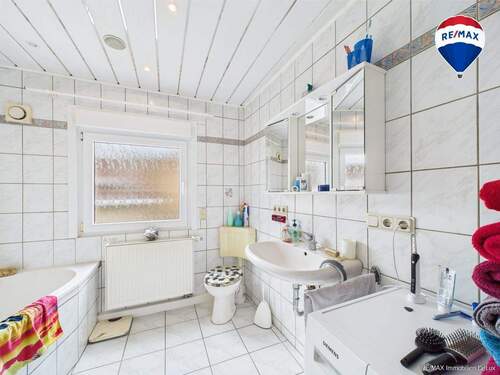 RE/MAX Immobilien DeLux Haus Merzig / Besseringen Bad 1. OG - 