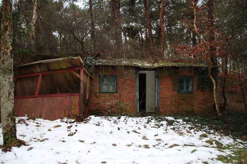 RENOVIERUNGSBEDÜRFTIG - 