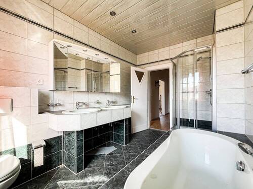 Badezimmer OG - 6 Zimmer Reihenmittelhaus in Leipzig