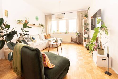 Wohnen - UNIKAT MIT AUSSICHT Dachgeschosswohnung mit Loggia und Parkettboden in begehrter Stadtlage