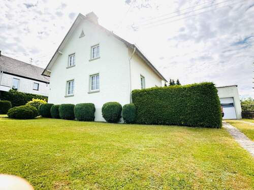 4. Hausansicht - 5 Zimmer Einfamilienhaus in Arzfeld
