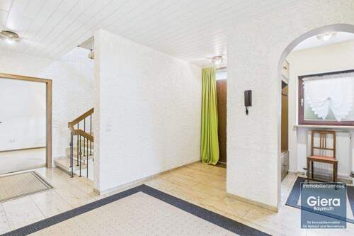 Eingangsbereich Erdgeschoss - 6 Zimmer Einfamilienhaus zum Kaufen in Bayreuth