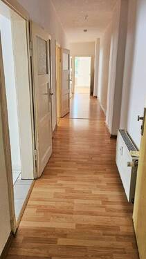 Wohnungsflur - 4- ZIMMER-WOHNUNG IM ZENTRUM-OST....