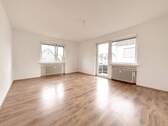 Wohnzimmer_OG - 8 Zimmer Mehrfamilienhaus, Wohnhaus zum Kaufen in Stadtallendorf