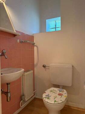 Gäste WC mit Fenster - Reihenendhaus mit 92,00 m&sup2; in Reutlingen zum Kaufen