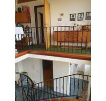 Frühjahrsangebot. Einfamilien-Wohnhaus mit Einliegerwohnung u. Garagengebäude mit Carport von Detmold