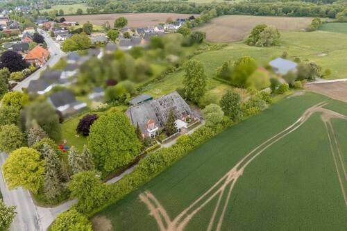 Drohnenaufnahme Haus und Grundstück - 